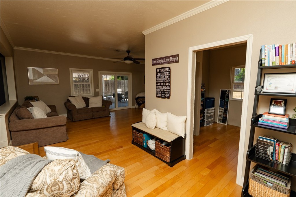 1971 6th St, Atwater, CA 95301
