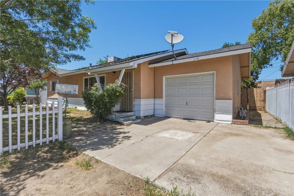 6812 Helton, Winton, CA 95388